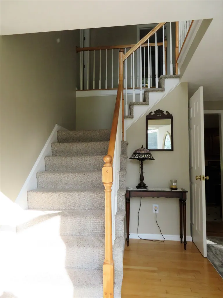 14 Round Robin Loop Fremont NH 03044