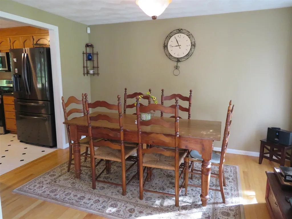 14 Round Robin Loop Fremont NH 03044