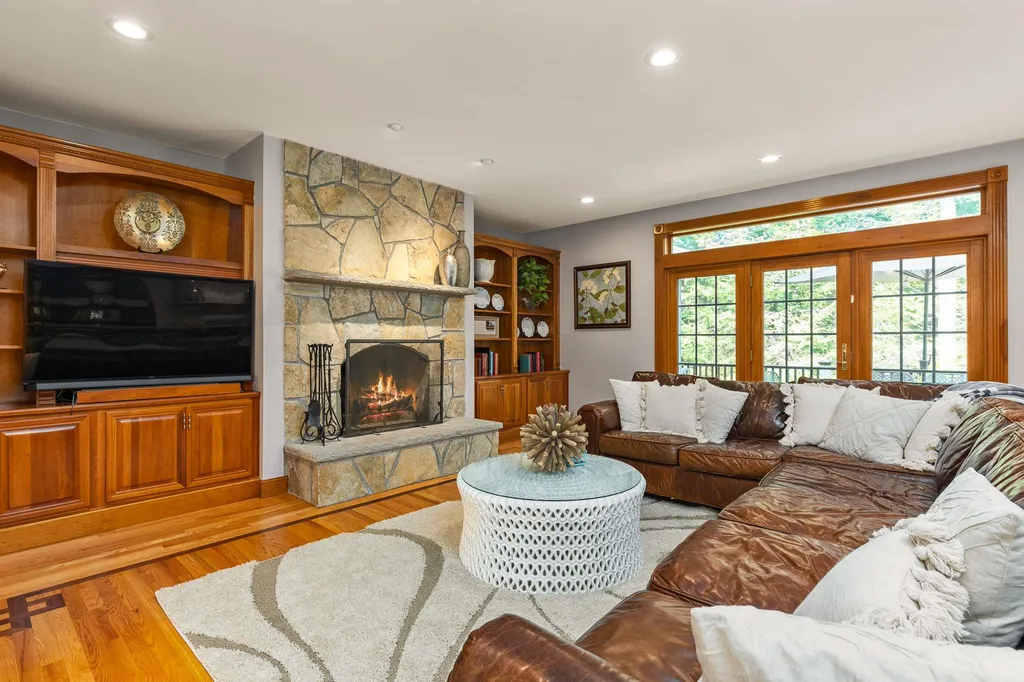 33 Squier Drive North Hampton NH 03862