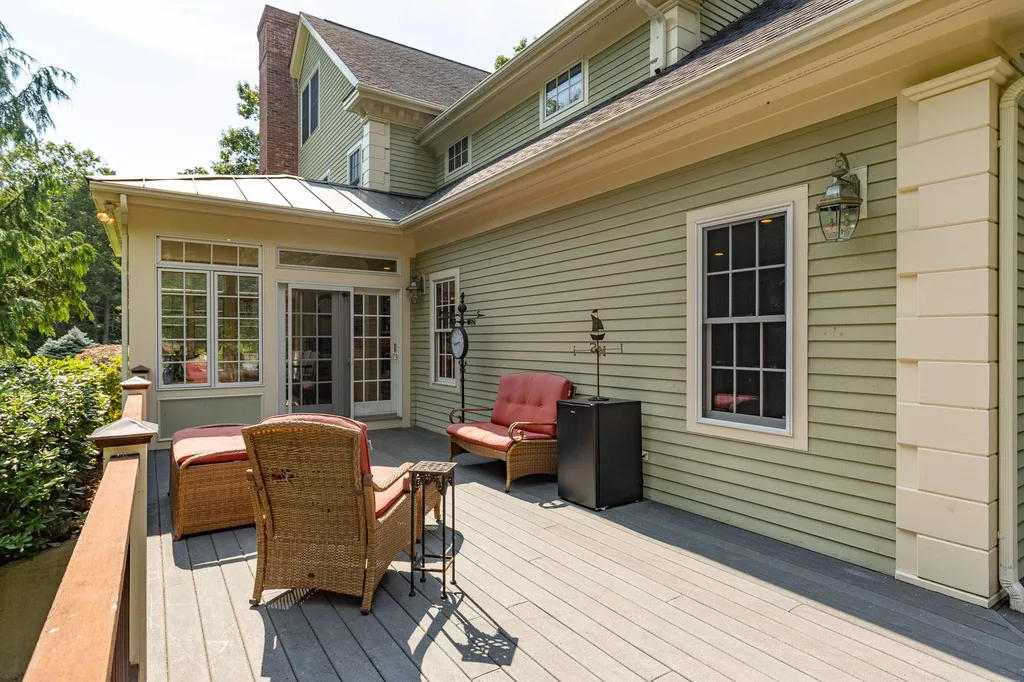 33 Squier Drive North Hampton NH 03862