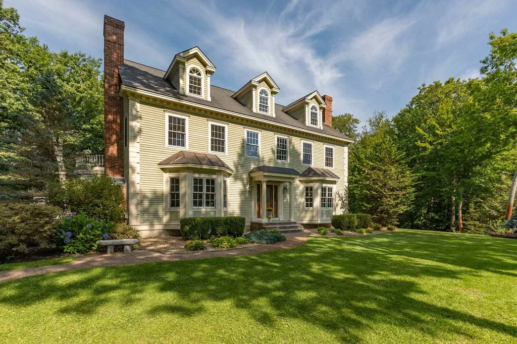 33 Squier Drive North Hampton NH 03862