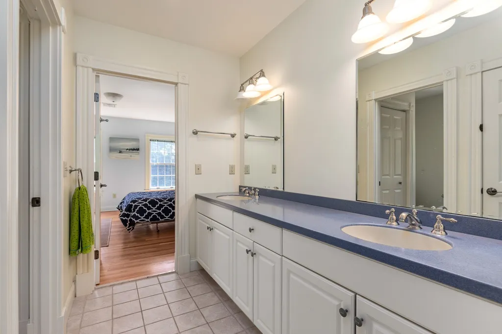 33 Squier Drive North Hampton NH 03862