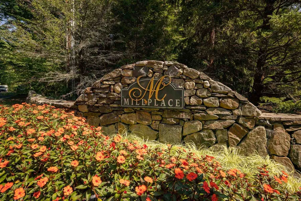 33 Squier Drive North Hampton NH 03862