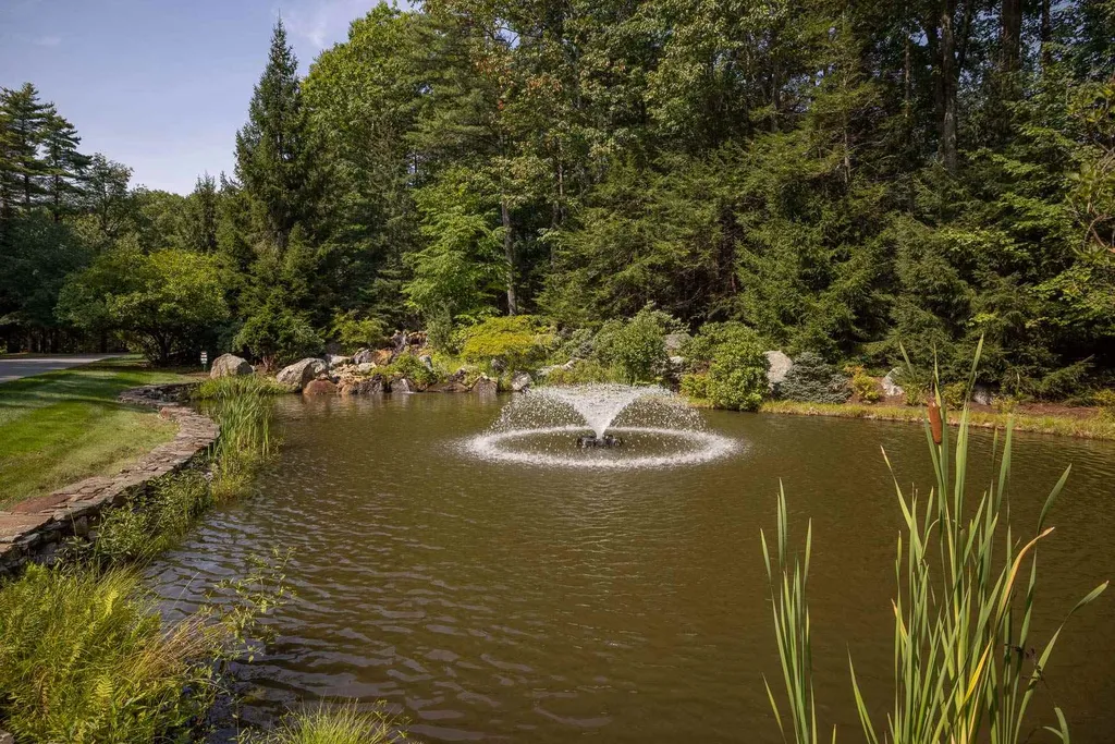 33 Squier Drive North Hampton NH 03862