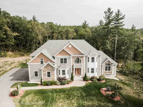 28 London Bridge Road Windham NH 03087