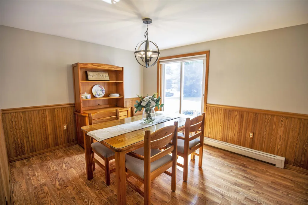 8 Moulton Drive Londonderry NH 03053