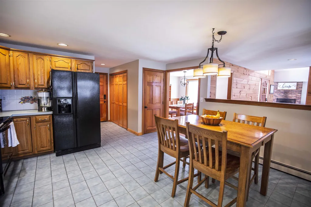 8 Moulton Drive Londonderry NH 03053
