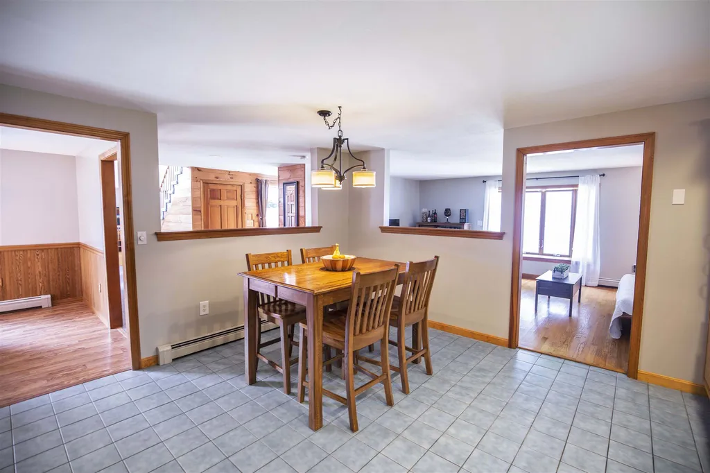 8 Moulton Drive Londonderry NH 03053