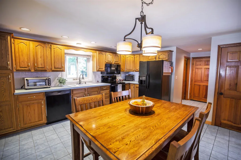 8 Moulton Drive Londonderry NH 03053
