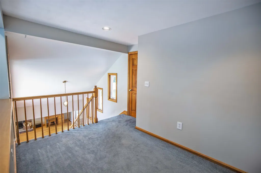 8 Moulton Drive Londonderry NH 03053