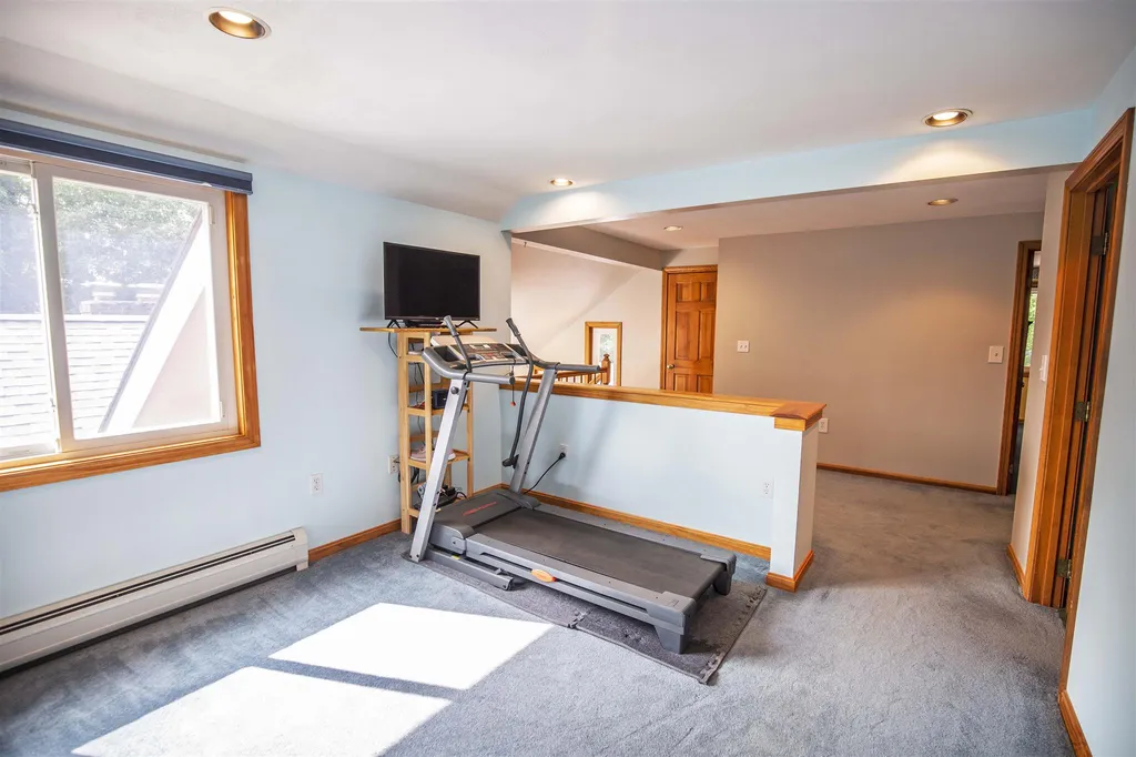 8 Moulton Drive Londonderry NH 03053