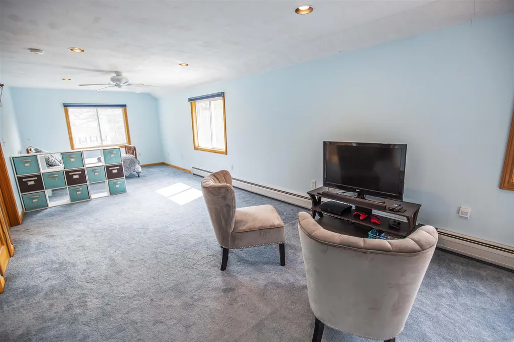 8 Moulton Drive Londonderry NH 03053