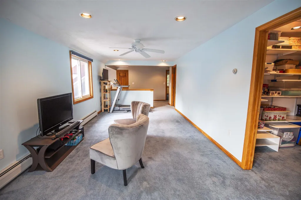 8 Moulton Drive Londonderry NH 03053