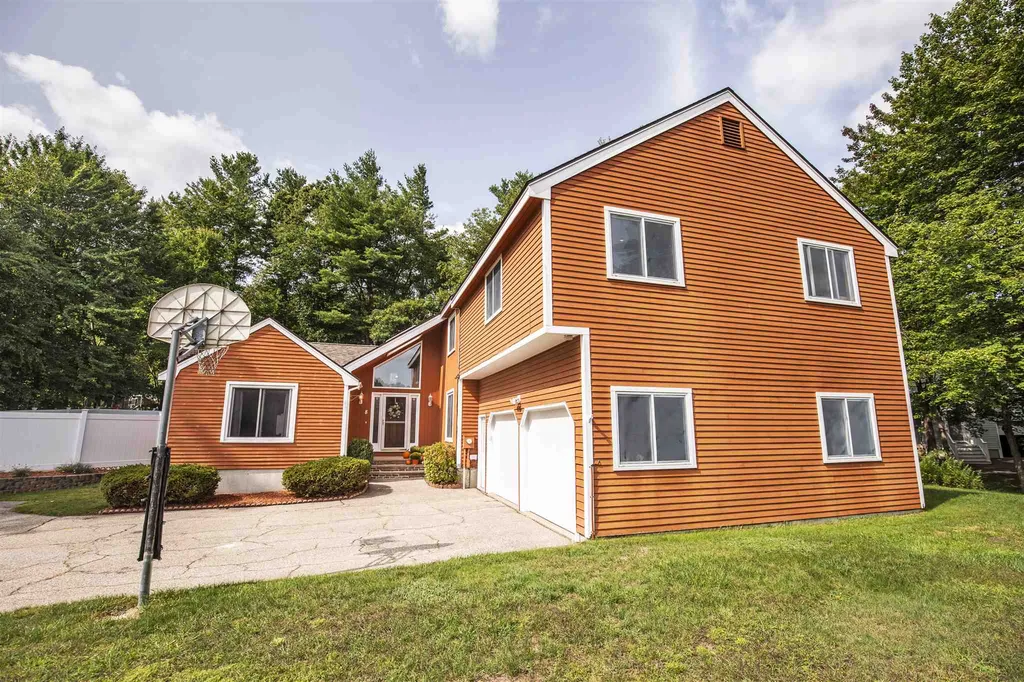 8 Moulton Drive Londonderry NH 03053