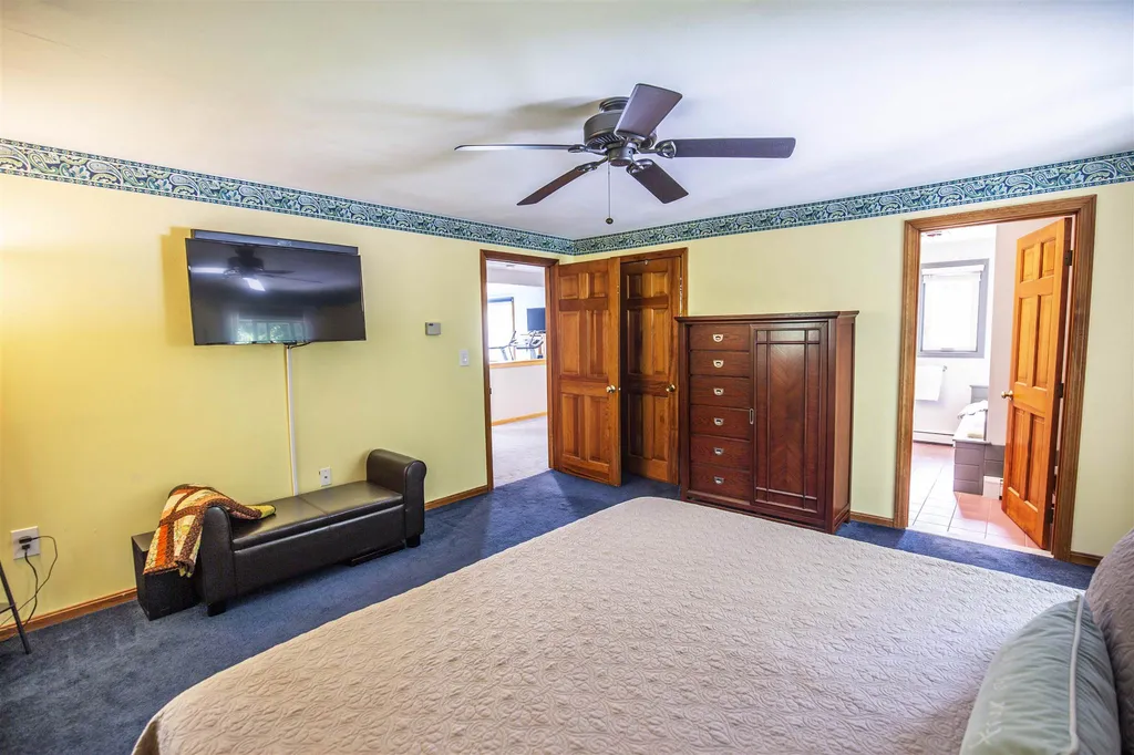 8 Moulton Drive Londonderry NH 03053