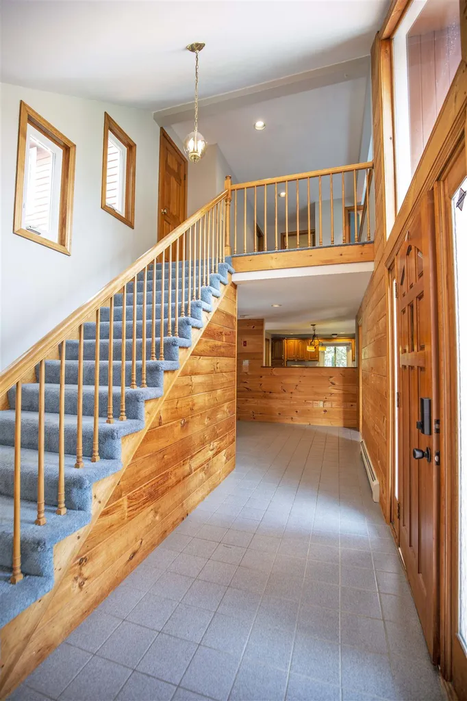 8 Moulton Drive Londonderry NH 03053