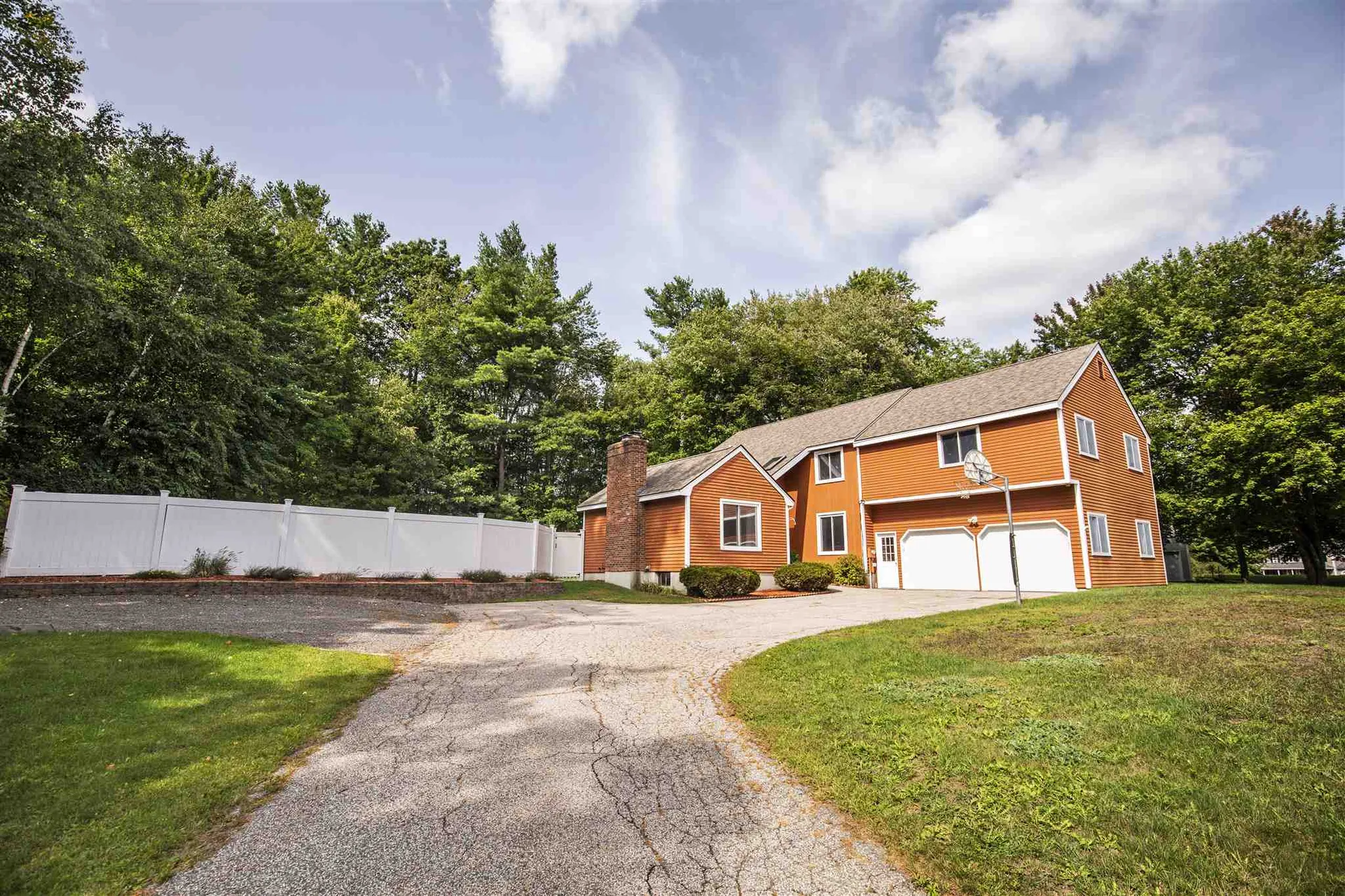 8 Moulton Drive Londonderry NH 03053