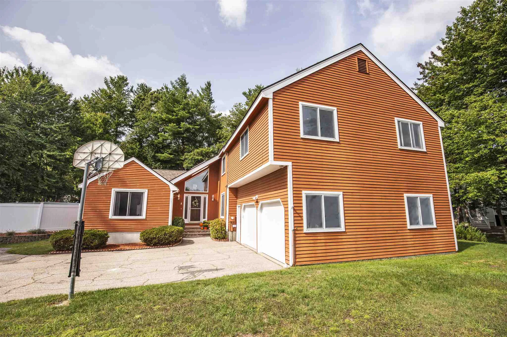 8 Moulton Drive Londonderry NH 03053