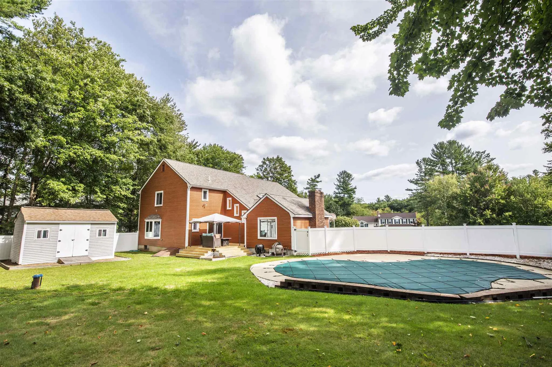 8 Moulton Drive Londonderry NH 03053