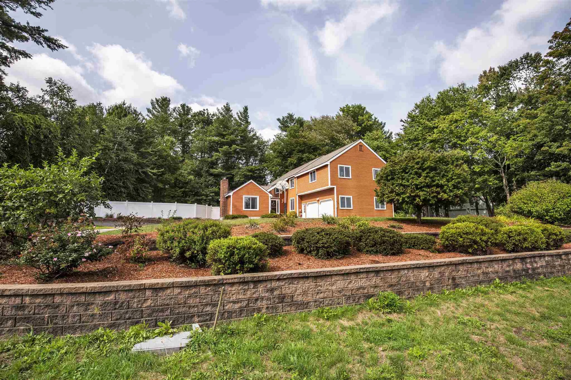 8 Moulton Drive Londonderry NH 03053