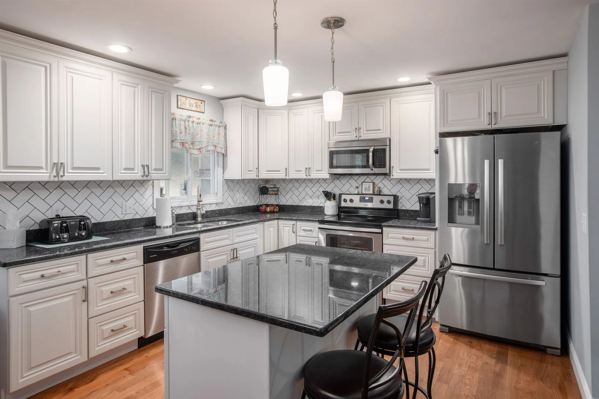 105 Hovey Road Londonderry NH 03053