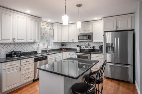 105 Hovey Road Londonderry NH 03053