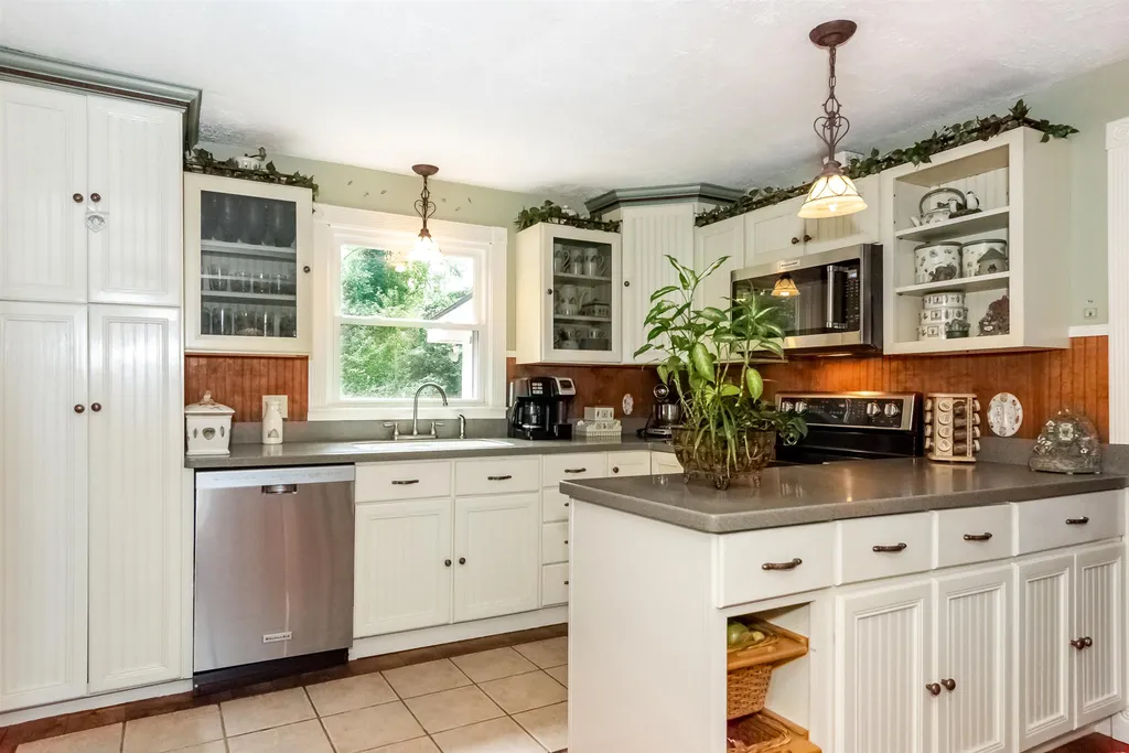 19 Thomas Street Rochester NH 03867