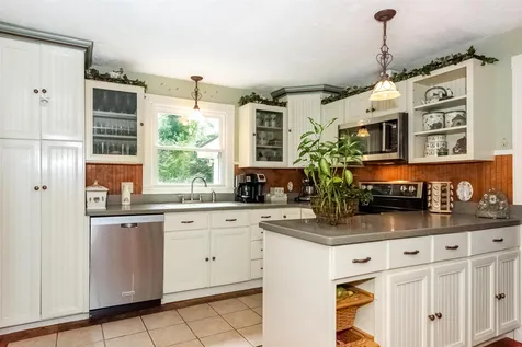 19 Thomas Street Rochester NH 03867