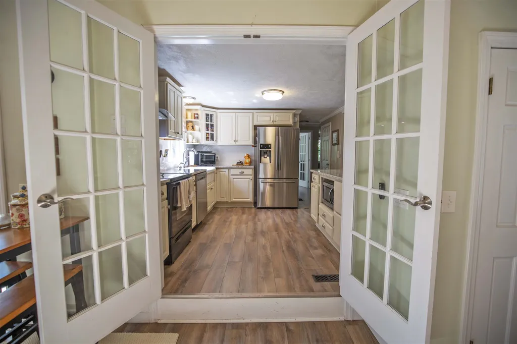 14 Ledgewood Drive Derry NH 03038