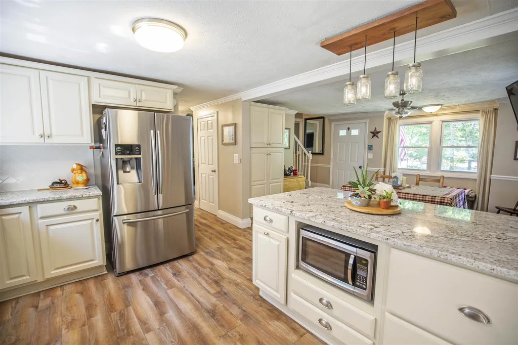 14 Ledgewood Drive Derry NH 03038