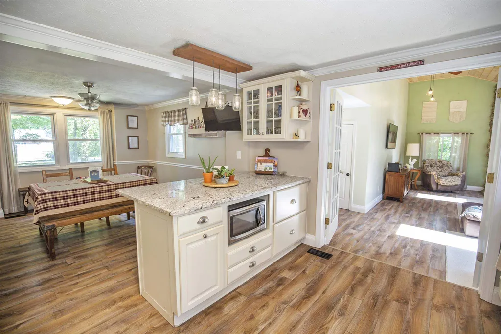 14 Ledgewood Drive Derry NH 03038