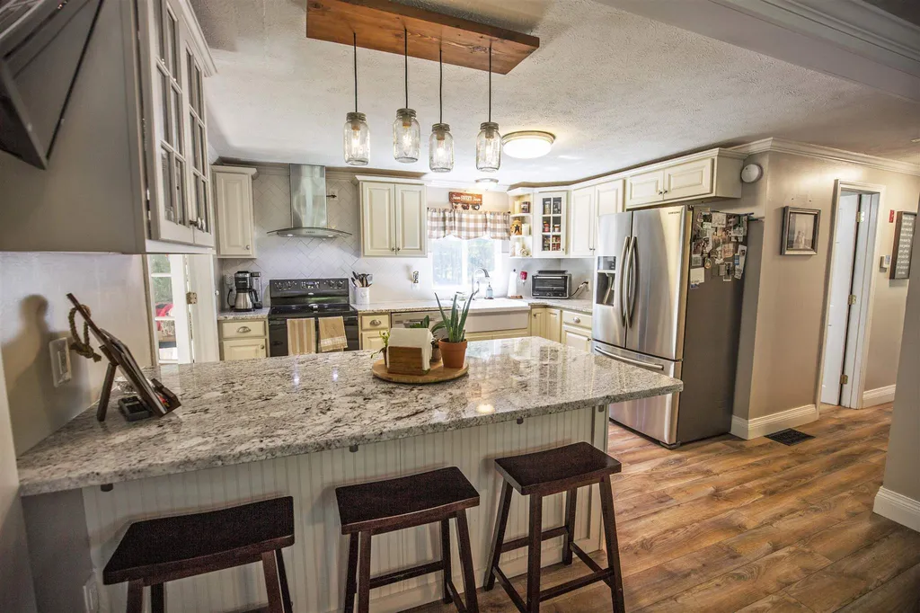 14 Ledgewood Drive Derry NH 03038