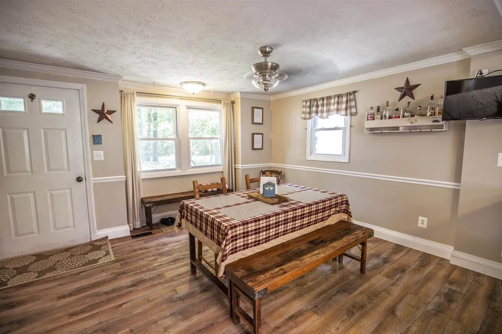 14 Ledgewood Drive Derry NH 03038