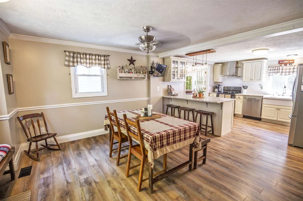 14 Ledgewood Drive Derry NH 03038