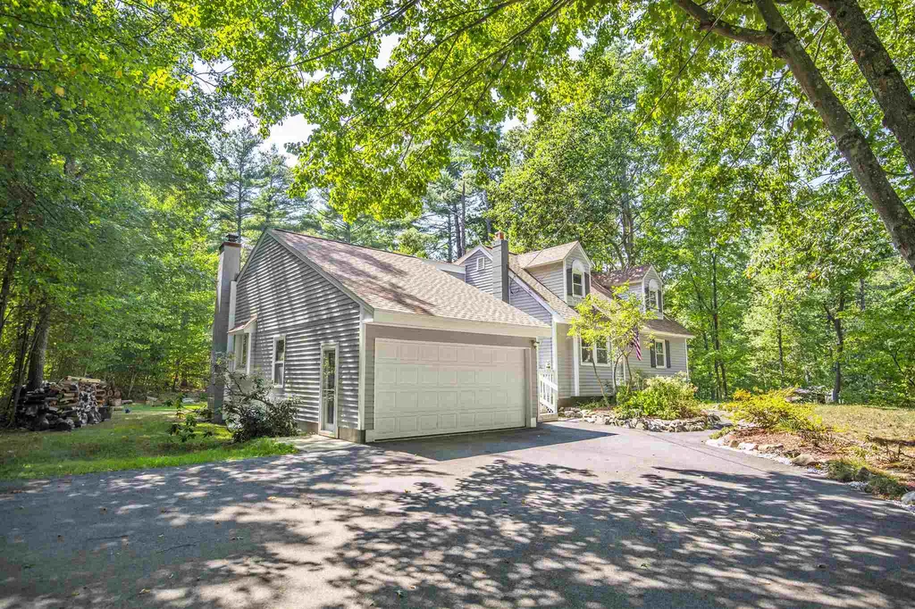 14 Ledgewood Drive Derry NH 03038