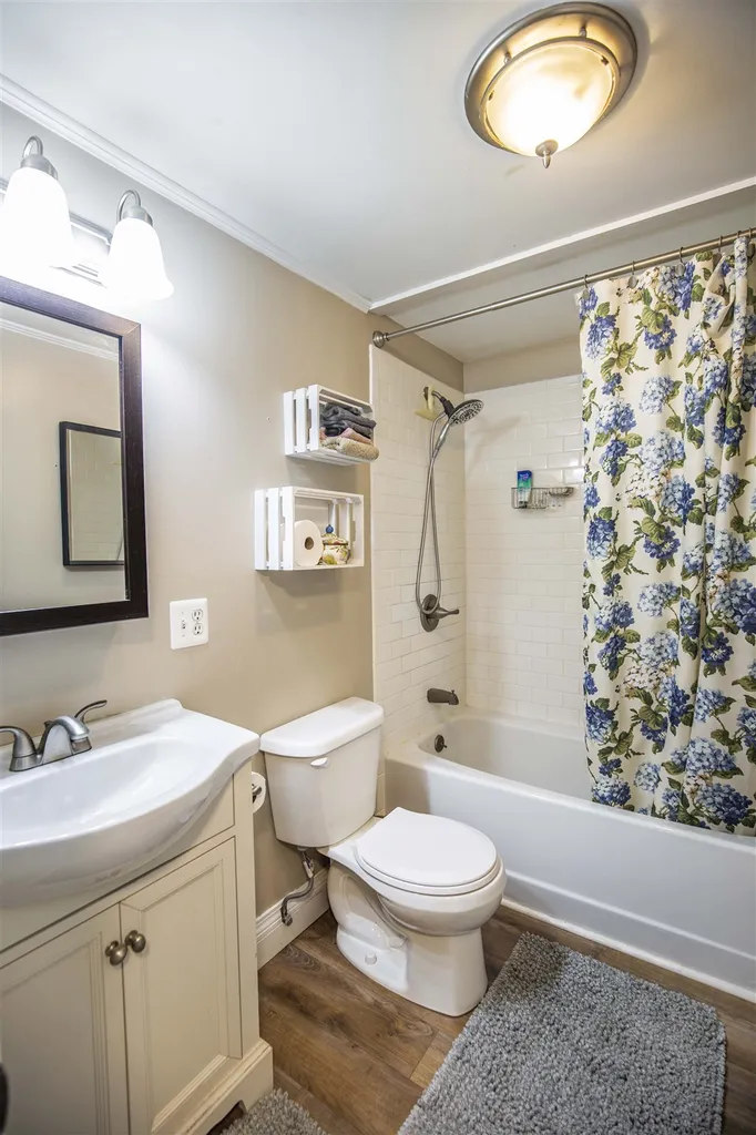 14 Ledgewood Drive Derry NH 03038