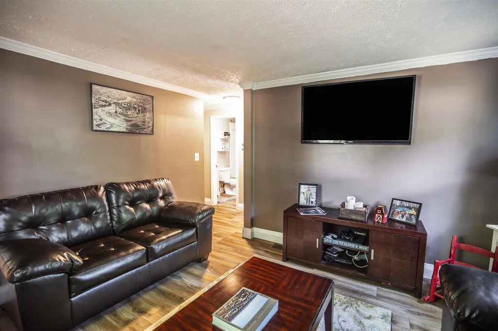 14 Ledgewood Drive Derry NH 03038