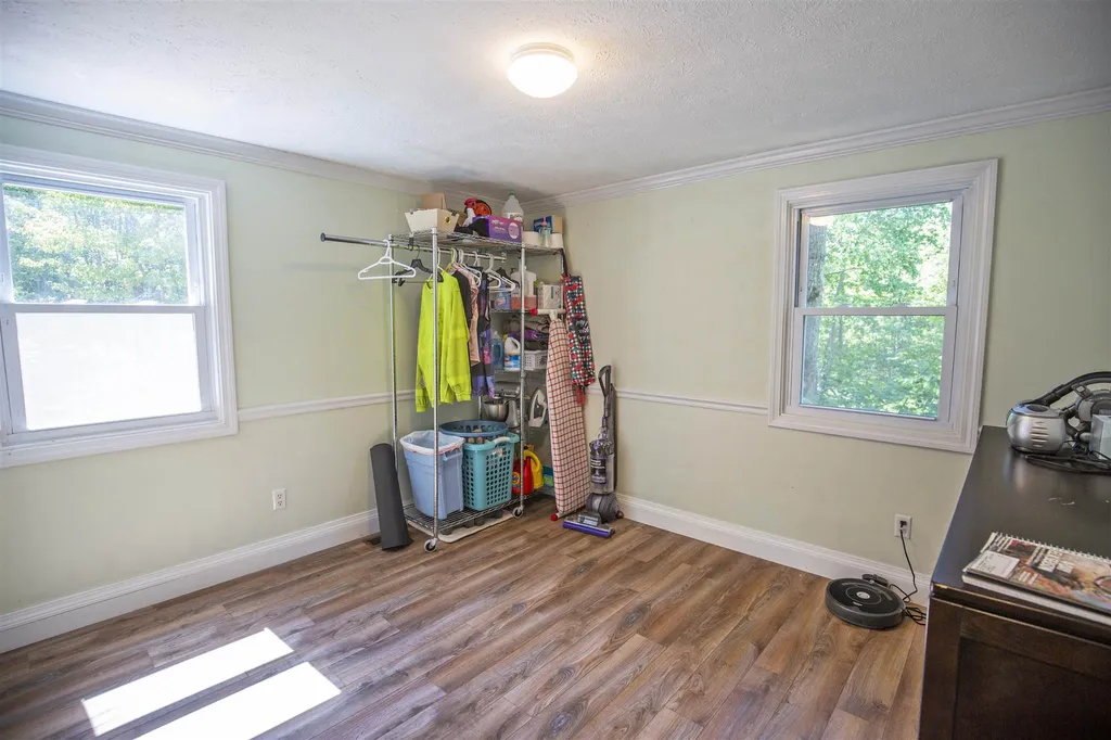 14 Ledgewood Drive Derry NH 03038