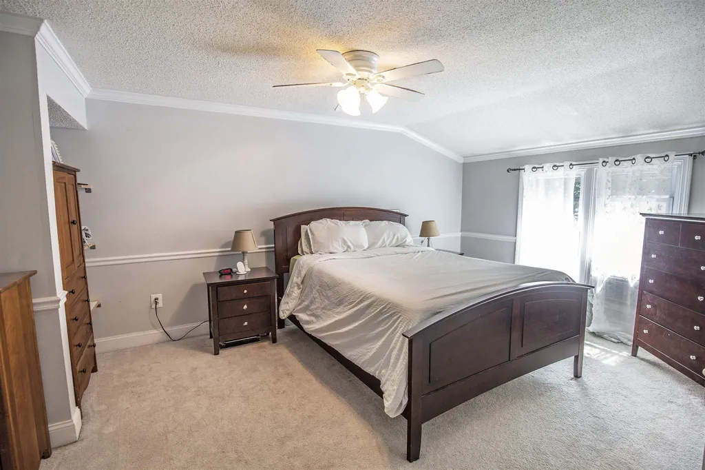 14 Ledgewood Drive Derry NH 03038