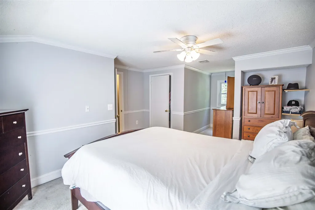 14 Ledgewood Drive Derry NH 03038