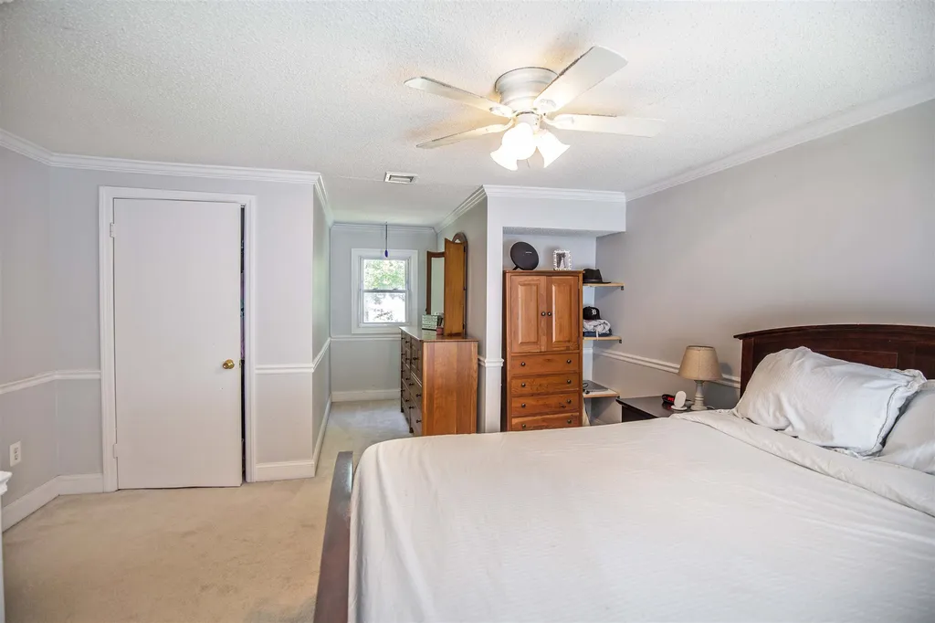 14 Ledgewood Drive Derry NH 03038