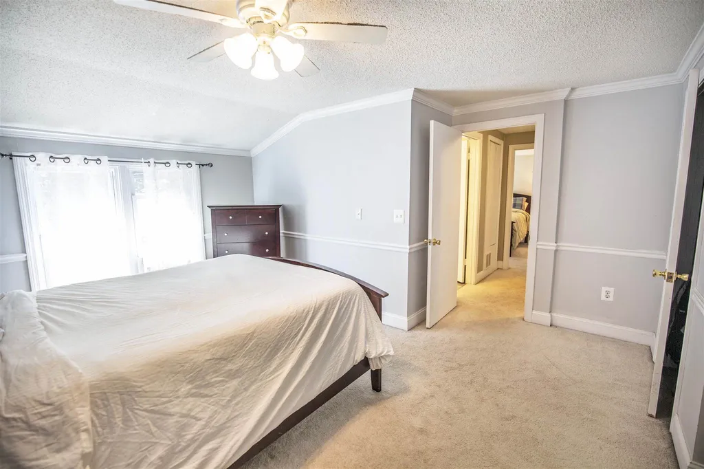 14 Ledgewood Drive Derry NH 03038