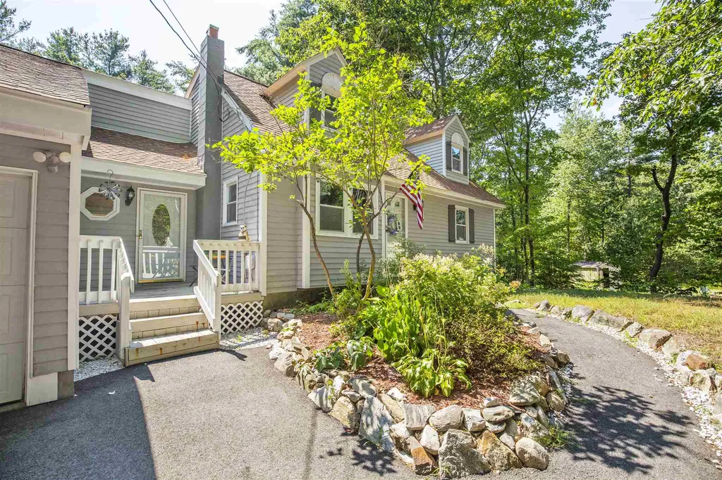 14 Ledgewood Drive Derry NH 03038