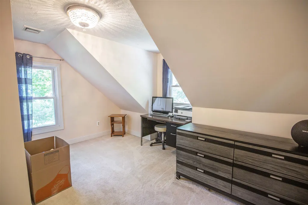 14 Ledgewood Drive Derry NH 03038