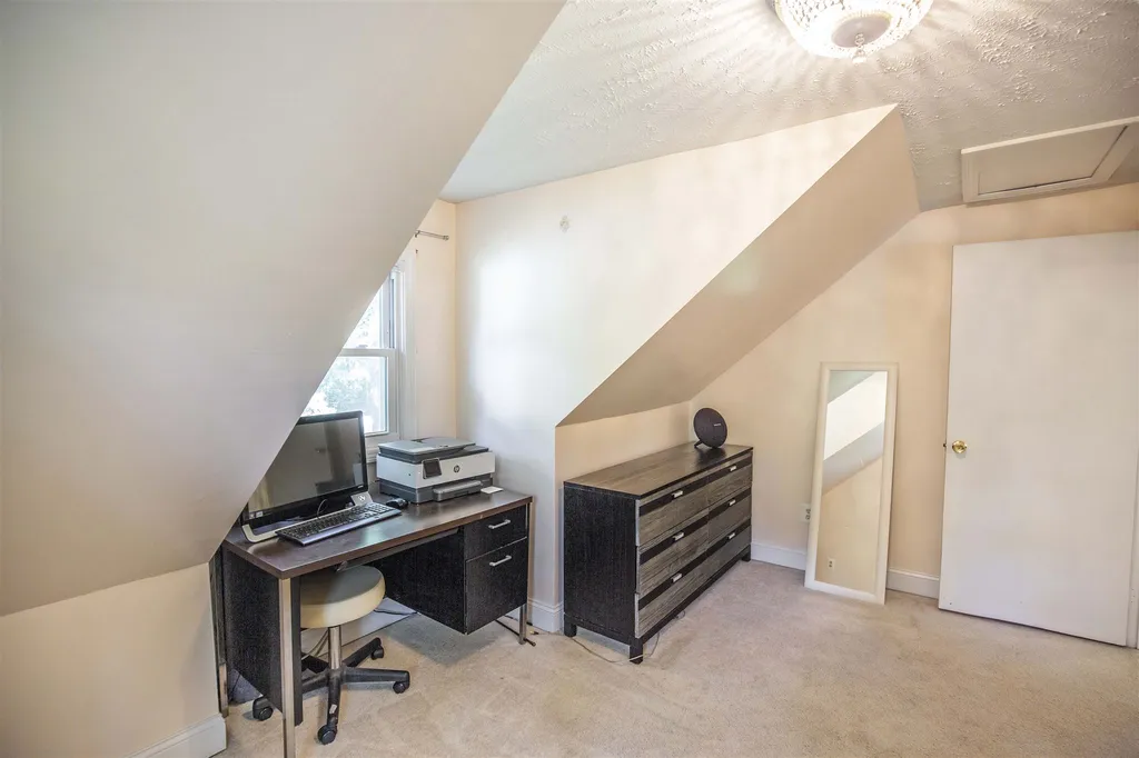 14 Ledgewood Drive Derry NH 03038