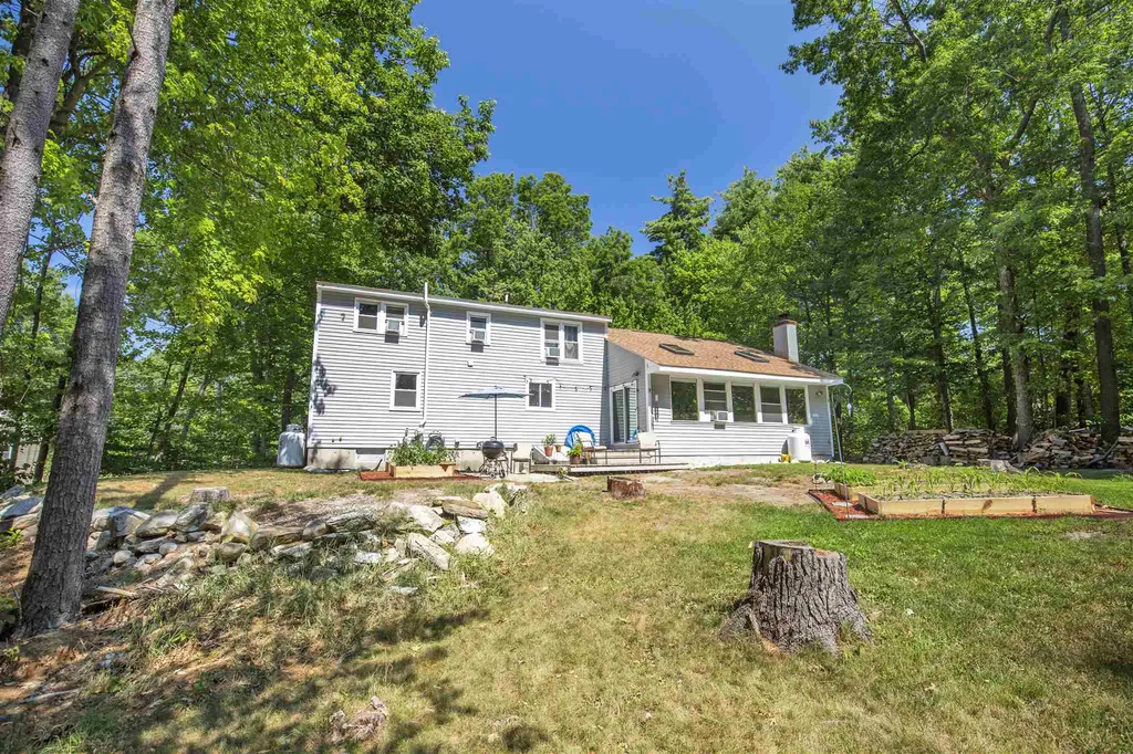 14 Ledgewood Drive Derry NH 03038