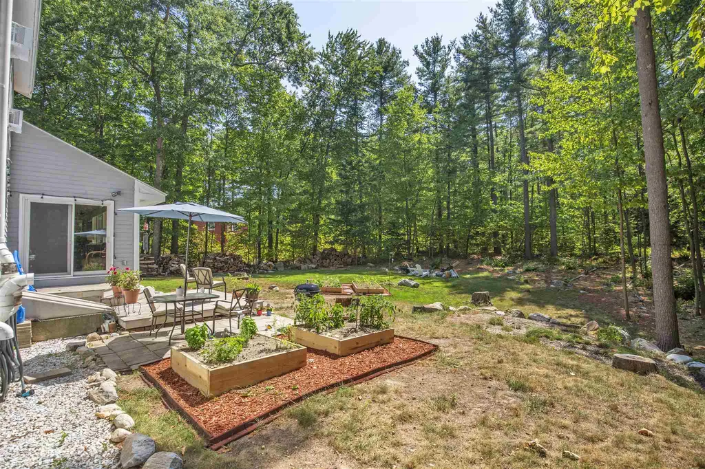 14 Ledgewood Drive Derry NH 03038