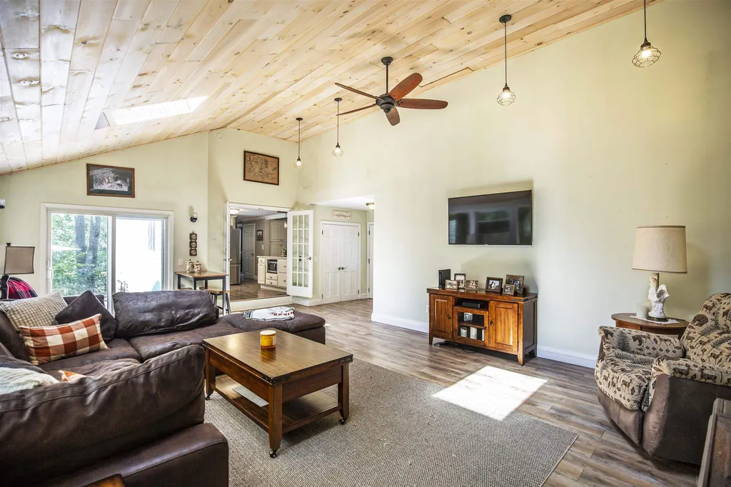 14 Ledgewood Drive Derry NH 03038