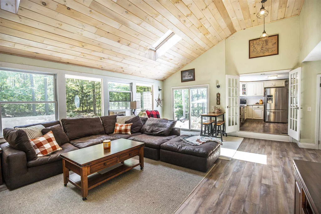 14 Ledgewood Drive Derry NH 03038