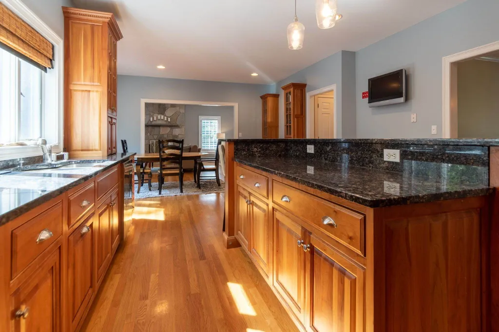 9 Batchelder Lane Hampton Falls NH 03844